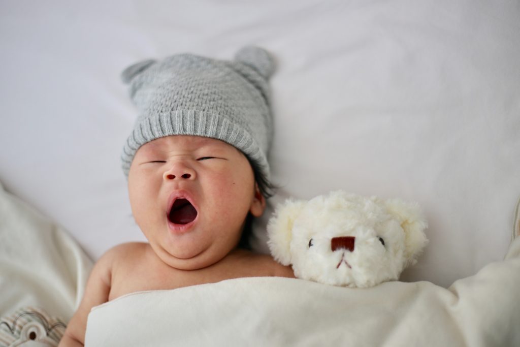 bébé baille